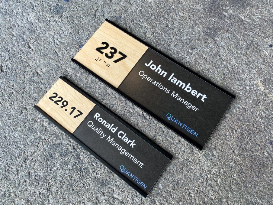 Braille room nameplate black frame